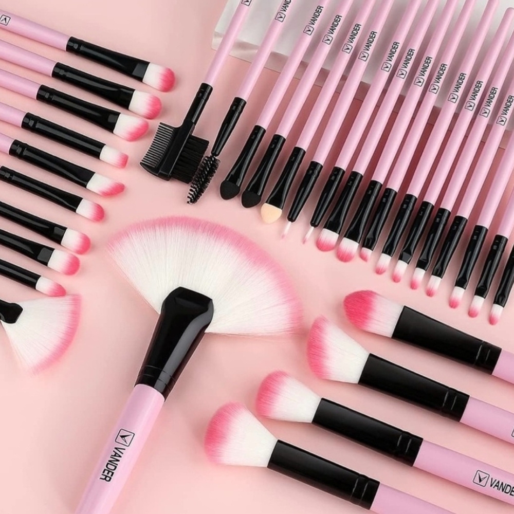 32 Piece Professional Makeup Brush Set with Storage Case Pouch (NWT) - Picture 12 of 12